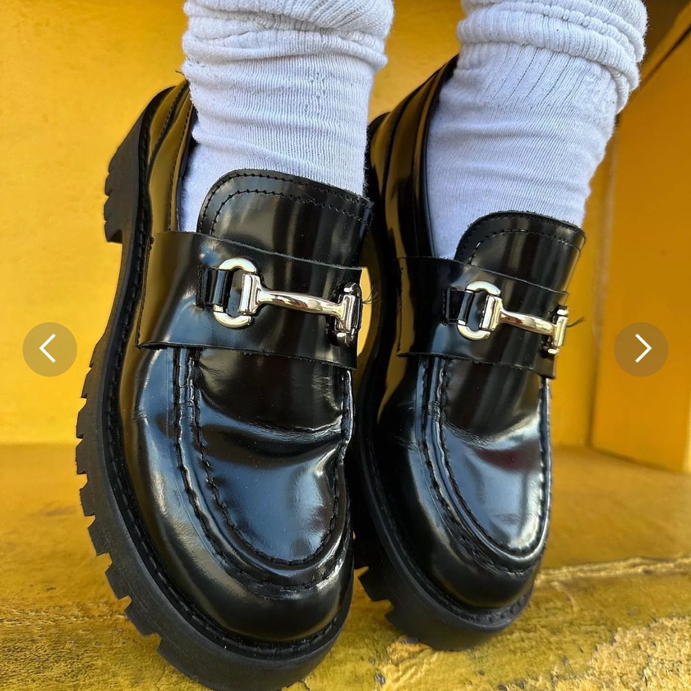 Steve Madden NWOT Black “Lando” Loafers with Gold Accents - Picture 2 of 11